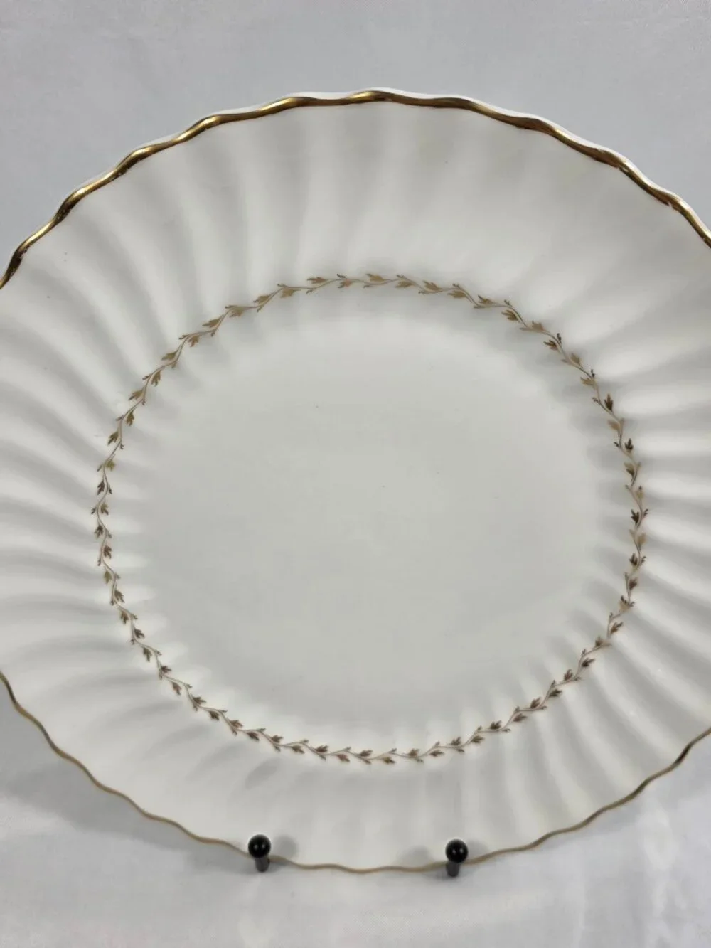 ONE Royal Doulton Adrian Dinner Plate Inner Gold Laurel Embossed Swirl Rim